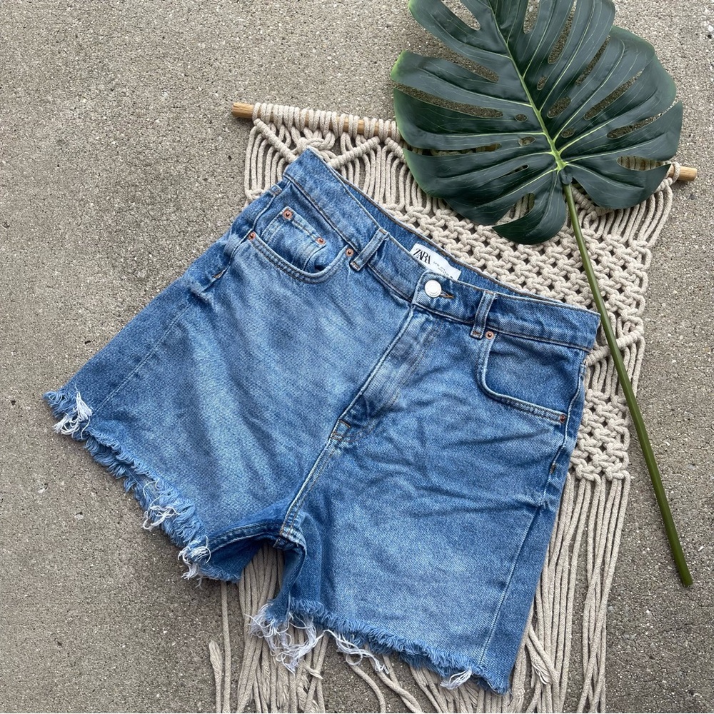 Zara High Rise Jean Shorts Size 4